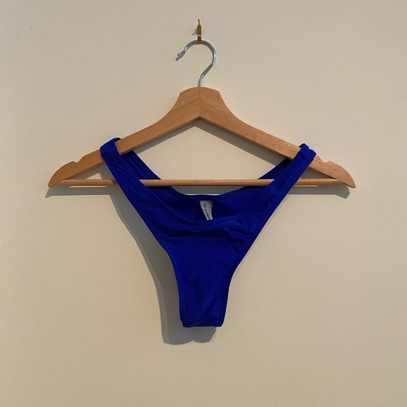 Cheeky bikini set - Picture 2 of 4